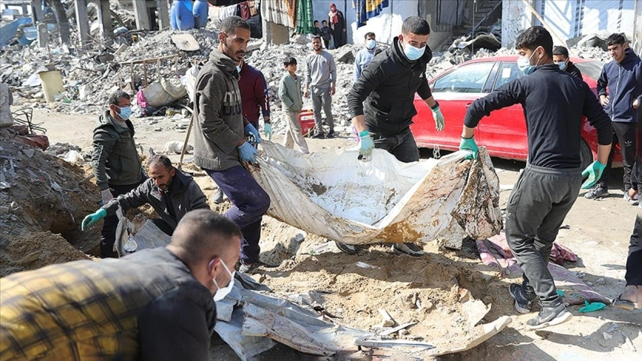 Gazze'deki Sağlık Bakanlığı: Son 24 saatte hastanelere 8 kişinin daha naaşı getirildi