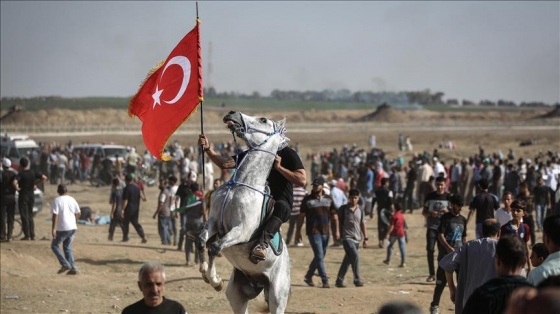 Gazze sınırında 'Milyonluk Kudüs' gösterisinde Türk bayrağı