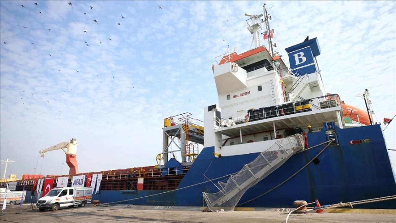 Gazze'ye insani yardım ulaştıracak "15. İyilik Gemisi" Mersin'den uğurlandı