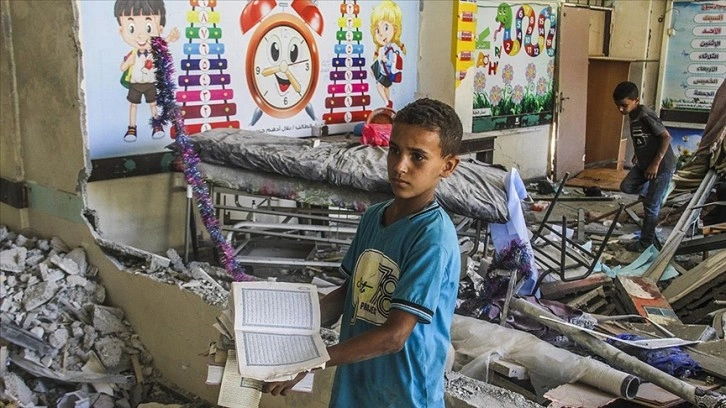 Gazze'de 300 bin civarı UNRWA öğrencisi yaklaşık 9 aydır okula gidemiyor