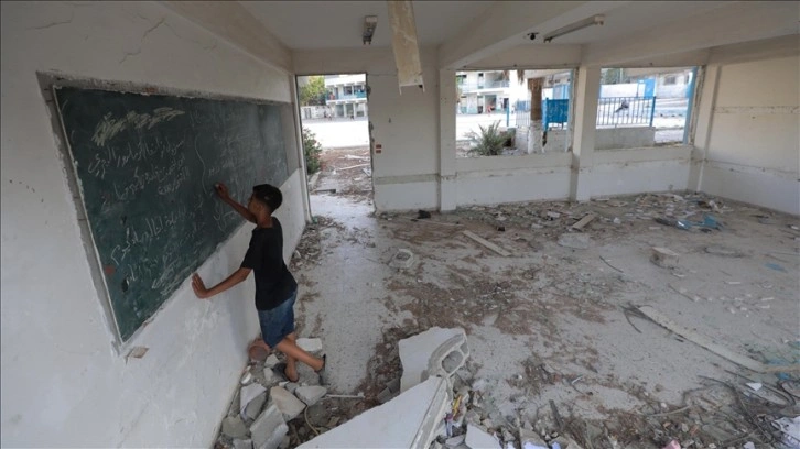 Gazze'deki hükümet: Savaş 800 bin öğrenciyi eğitim hakkından mahrum bıraktı