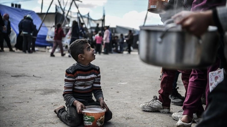 Gazze'deki Nasır Tıp Kompleksi yakınında su, yiyecek ve ilaçtan yoksun 30 bin kişi bulunuyor