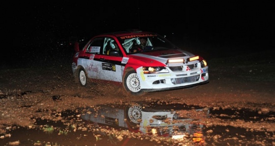 Gece rallisi nefes kesti