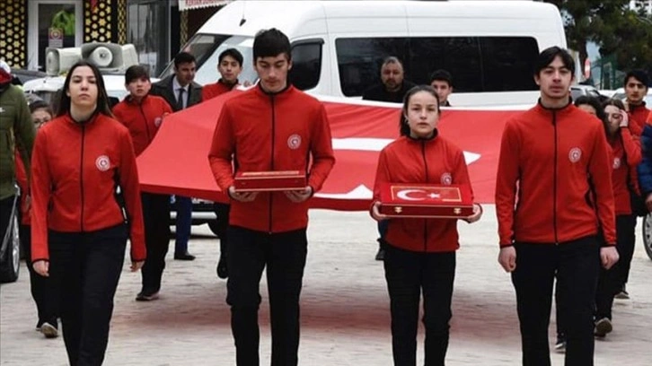 Gelibolu Yarımadası'ndan alınan toprak, deniz suyu ve Türk bayrağı Bilecik'te