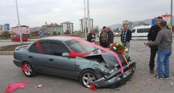 Gelin arabası otomobil ile çarpıştı: 6 yaralı