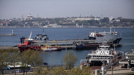 Gemi çalışanlarının 1 Mayıs Emek ve Dayanışma Günü gemi düdükleriyle kutlandı