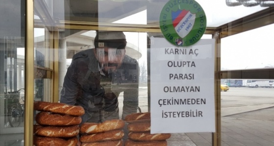 'Abi bi simit parası...'na karşı, genç simitçiden örnek davranış