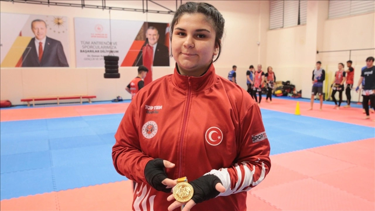 Gençler dünya muaythai şampiyonu Selin Nur, başarısını büyüklerde sürdürmek istiyor