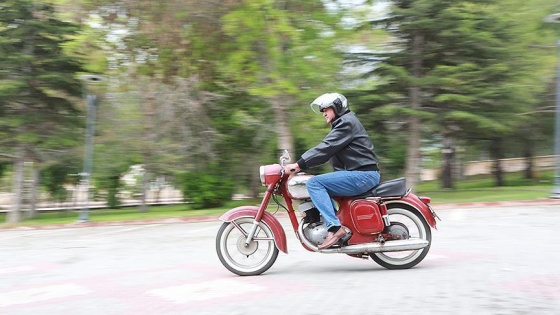 Gençlik tutkusu motosikletinin koleksiyonunu yapıyor