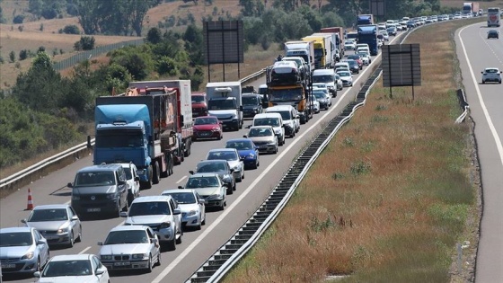 Gerede-Karadeniz Bağlantı Yolu'nda uzun araç kuyruğu oluştu