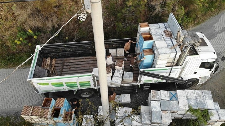 Gezgin arıcıların yayla yolculuğu başladı