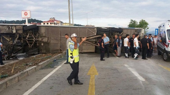 Giresun'da öğrencileri taşıyan tur otobüsü devrildi