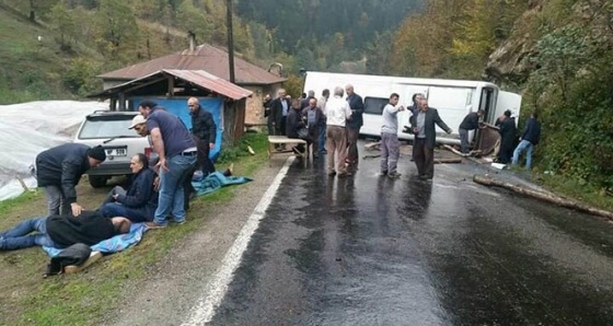 Giresun'da yayladan dönen tur otobüsü devrildi: 13 yaralı