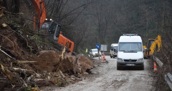 Giresun-Şebinkarahisar grup yolunda heyelan