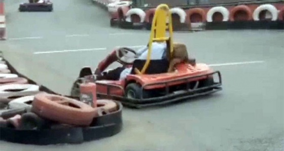 Go-kart faciası kamerada