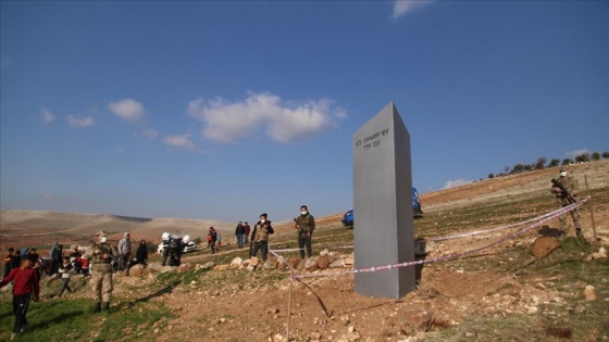 Göbeklitepe yakınlarındaki toprağa saplı bulunan metal blokla ilgili araştırmalar sürüyor