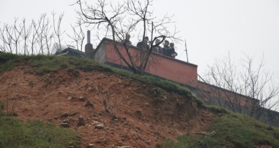 Göçük riski taşıyan 3 ev güvenlik nedeniyle boşaltıldı