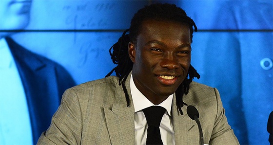 Gomis'e taraftardan jest