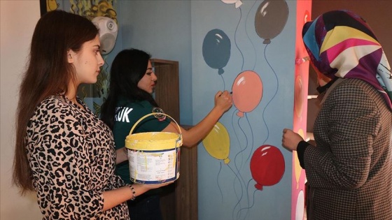 'Gönüllü Eller' Yüksekova'da belediye kütüphanesini yeniledi