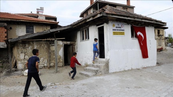 Gönüllülerin dokunuşu, köydeki harebeyi kitabevine dönüştürdü