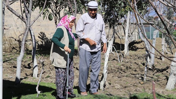 Görme engelli eşi ve çocuğuna bakan kocaya devlet desteği