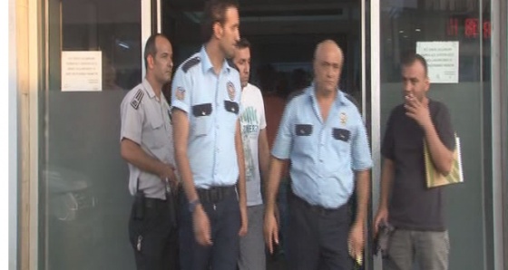 Gözaltı kararı alınan 200 polisten 30'u yakalanırken, operasyonlar devam ediyor
