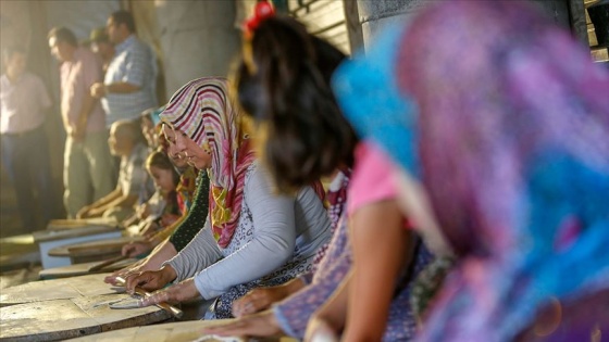 Gözleme satarak cami yaptırıyorlar