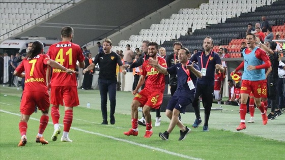 Göztepe gollerini kırmızı kart gördükten sonra atıyor