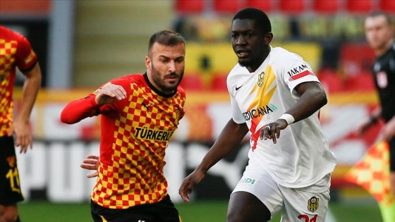 Göztepe, iki kez öne geçtiği müsabakada Yeni Malatyaspor'la berabere kaldı