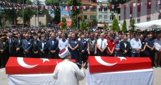 Gözyaşları anne-kız için