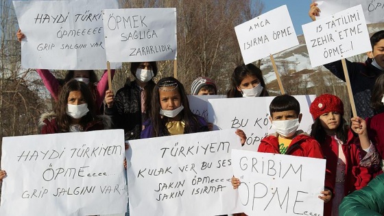 Gribe dikkati çekmek için türkü besteledi