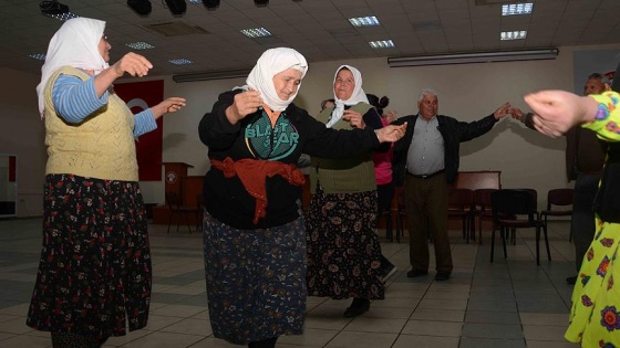 Gündüz tarla, akşam sahne tozu yutuyorlar