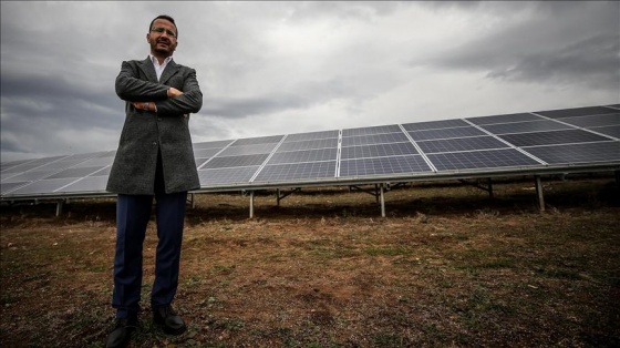 'Güneş tarlası'nda bin konuta yetecek elektrik üretiyor