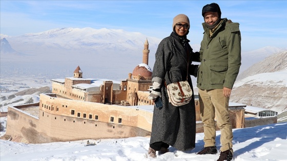 Güney Afrikalı Müslüman çift İshak Paşa Sarayı'na hayran kaldı