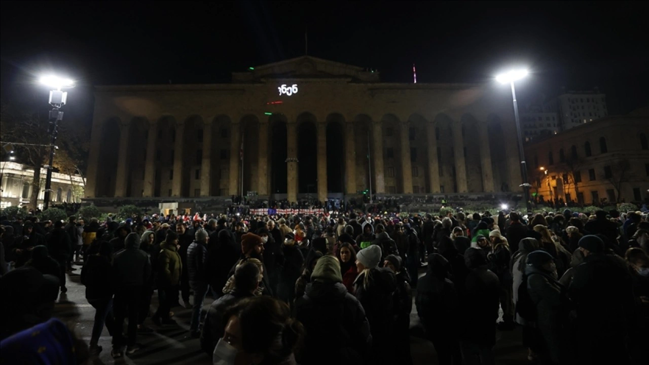 Gürcistan'da AB yanlısı göstericilerin protestosu 8. gününde devam etti