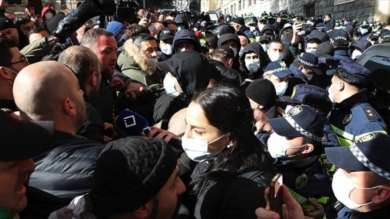 Gürcistan'da protestocular ile polis arasında arbede çıktı