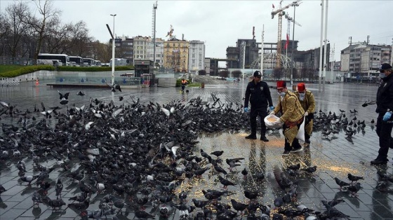 'Güvercinlerin ağabeyi' koronavirüs günlerinde kuşlarını unutmadı