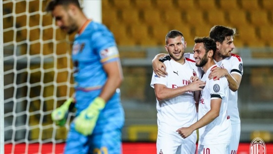 Hakan Çalhanoğlu gollerin pasını verdi, Milan farklı galip geldi