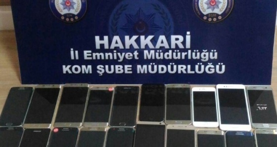 Hakkari'de 25 adet kaçak cep telefonu ele geçirildi