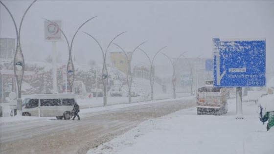 Hakkari'de 75 yerleşim biriminin yolu kapandı