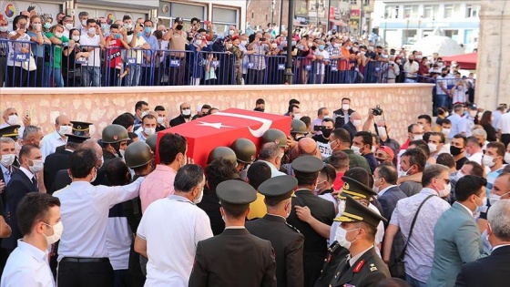 Hakkari'de araç kazasında şehit olan asker son yolculuğuna uğurlandı