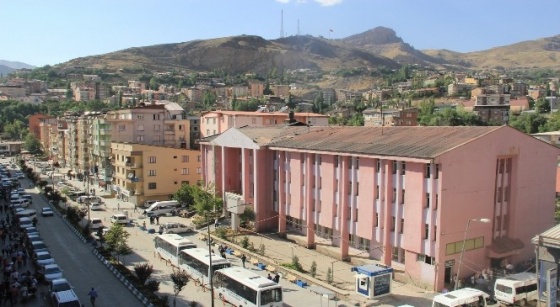 Hakkari’de aşırı sıcaklar bunalttı