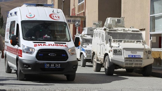 Hakkari'de askeri araç devrildi: 1 şehit