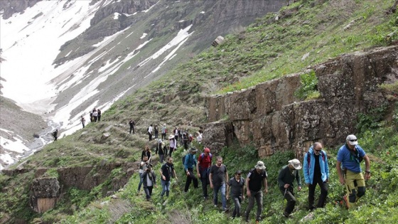 Hakkari'de Çiçek Vadisi'ne doğa yürüyüşü