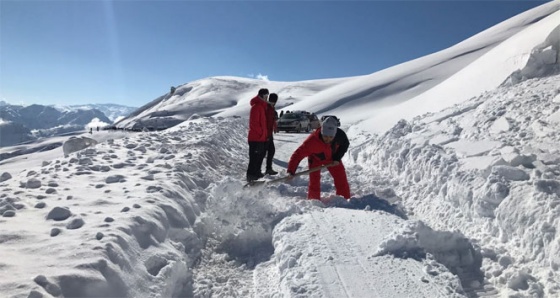 Hakkari’de kayak merkezi yoluna çığ düştü