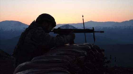 Hakkari'de yaralanan asker şehit oldu