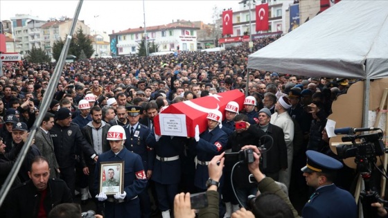 Hakkari'deki kazada şehit olan Sözleşmeli Er Özgür Çelik toprağa verildi