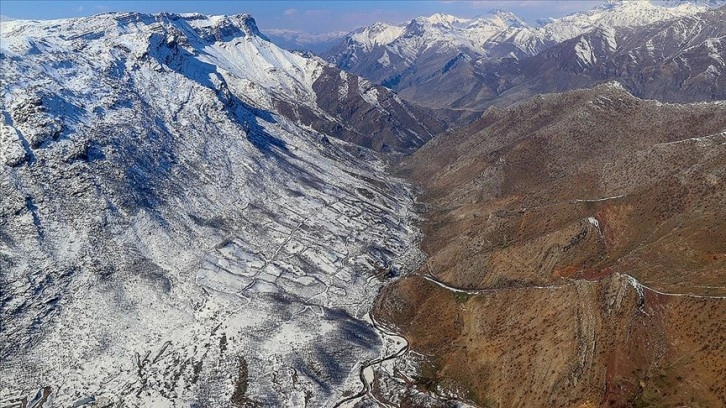 Hakkari'de iki mevsim arası 100 kilometre