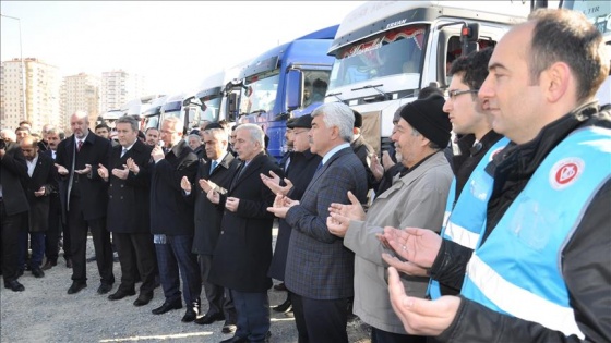 Halep'e giden yardım TIRları dualarla uğurlandı