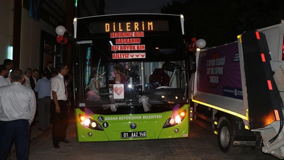 Halk otobüsü, şoför çiftin gelin arabası oldu